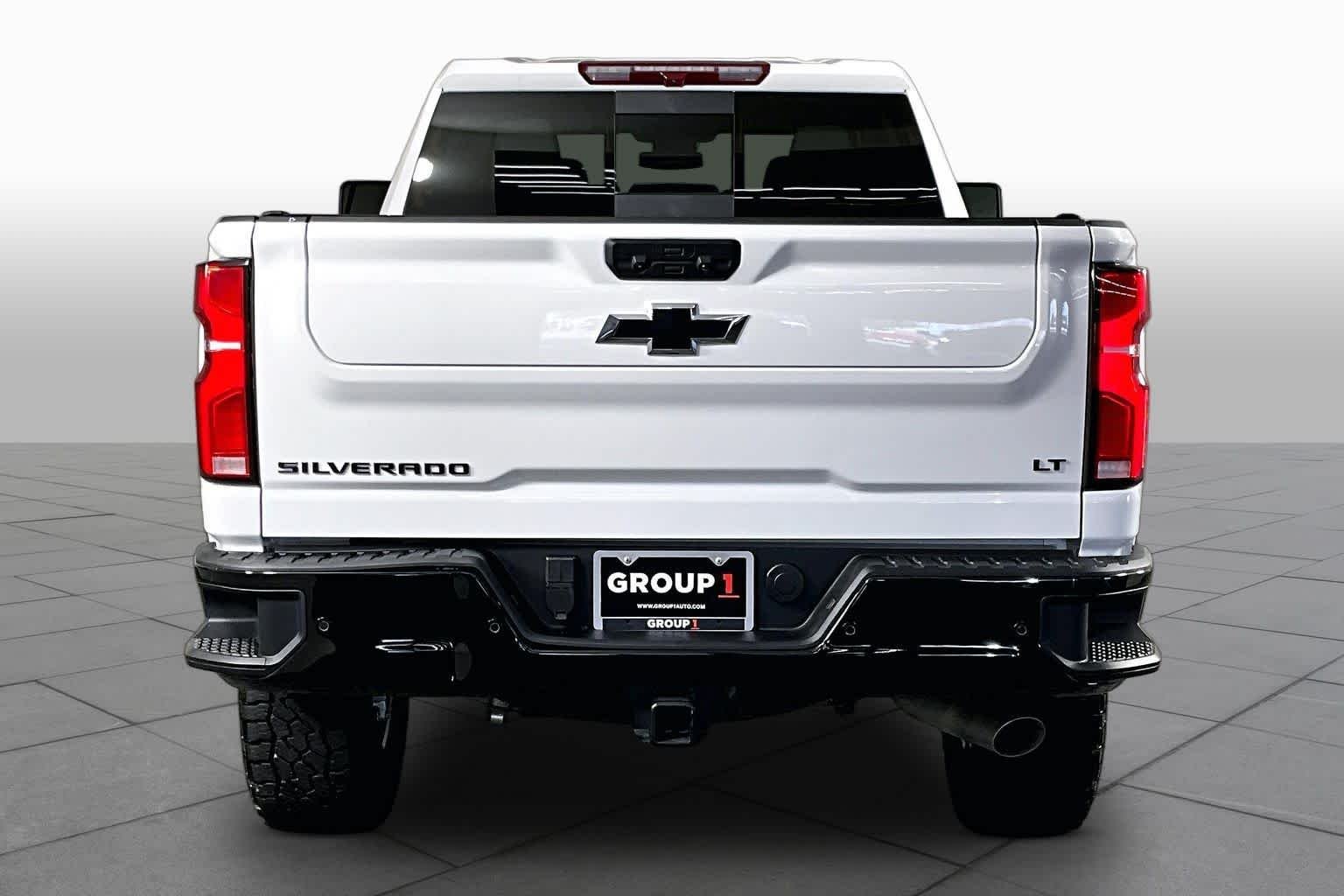 Used 2026 Summit White Chevrolet LT image 5