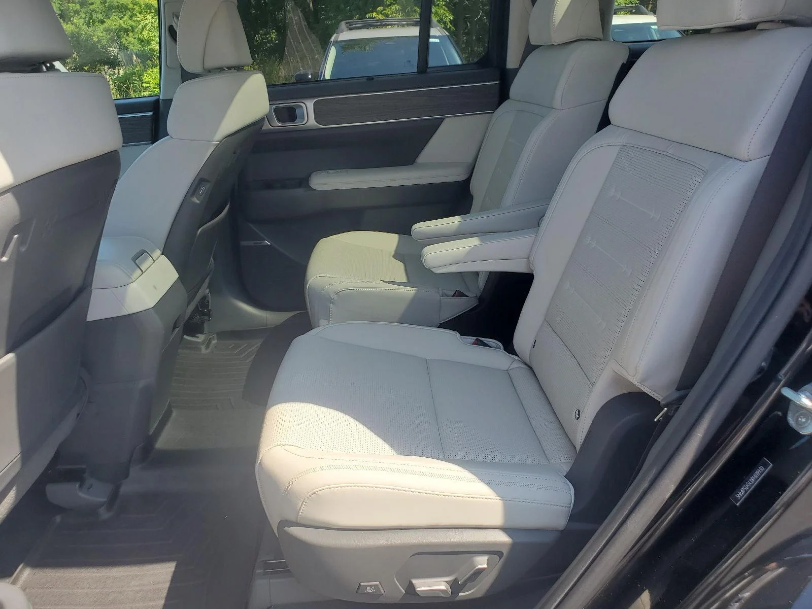 Used 2024 Phantom Black Hyundai Calligraphy image 6