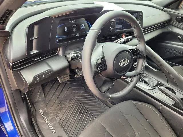 Used 2025 Blue Hyundai SEL Sport image 29