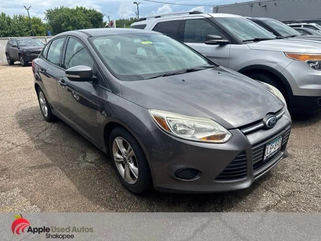 Used 2013  Ford SE image 1
