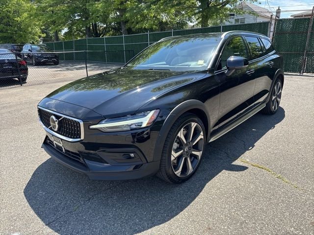 2024 Volvo V60 Cross Country B5 Ultimate AWD's photo