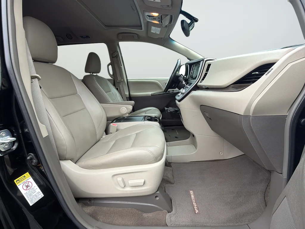 Used 2016 Black Toyota XLE image 26