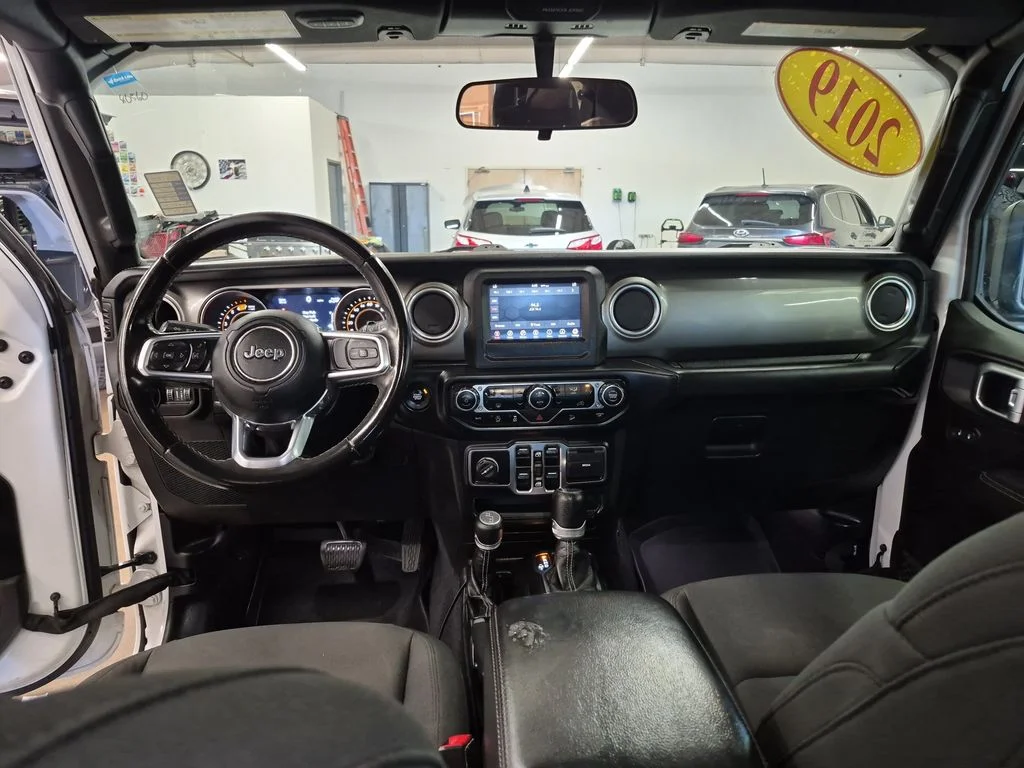 Used 2019 Bright White Clearcoat Jeep Unlimited Sahara image 20
