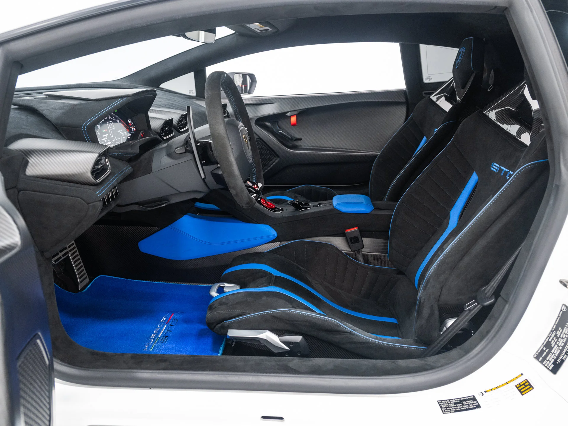 Used 2021 Bianco Asopo Metallic Lamborghini  image 30