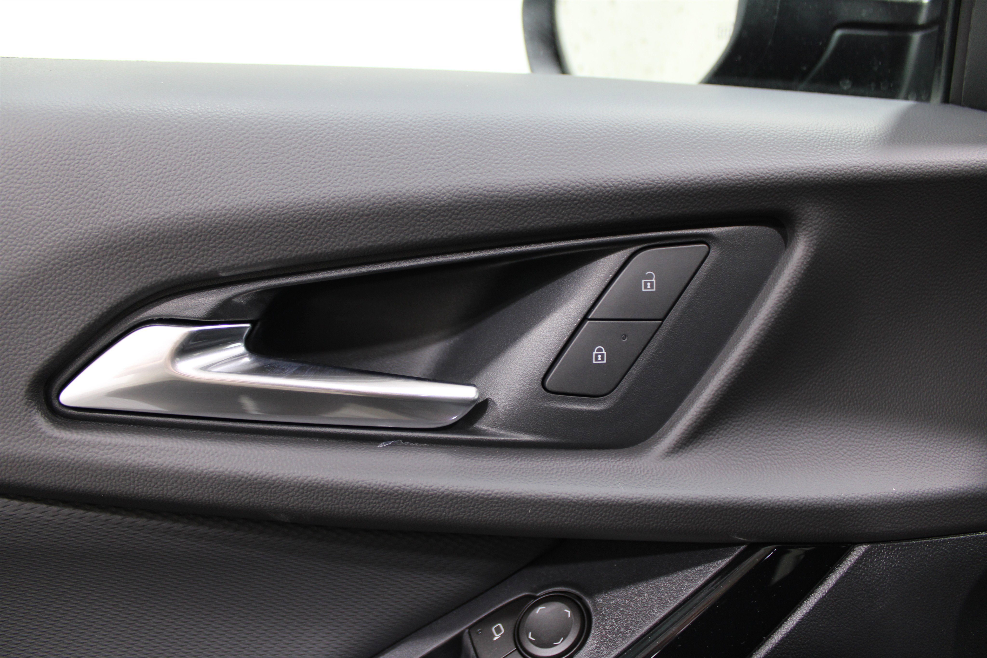 2026 Chevrolet Equinox LT photo 2