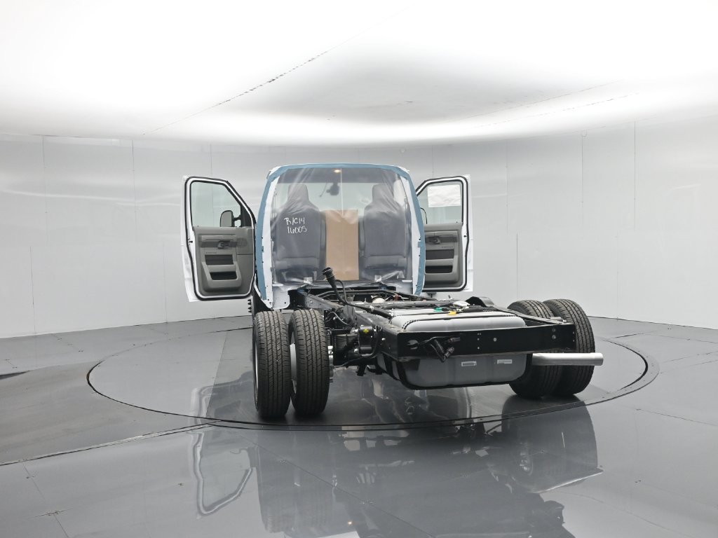 New 2027 White Ford Base image 21