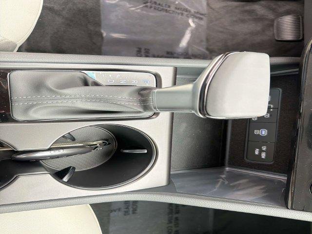 New 2026 White Hyundai SE image 27