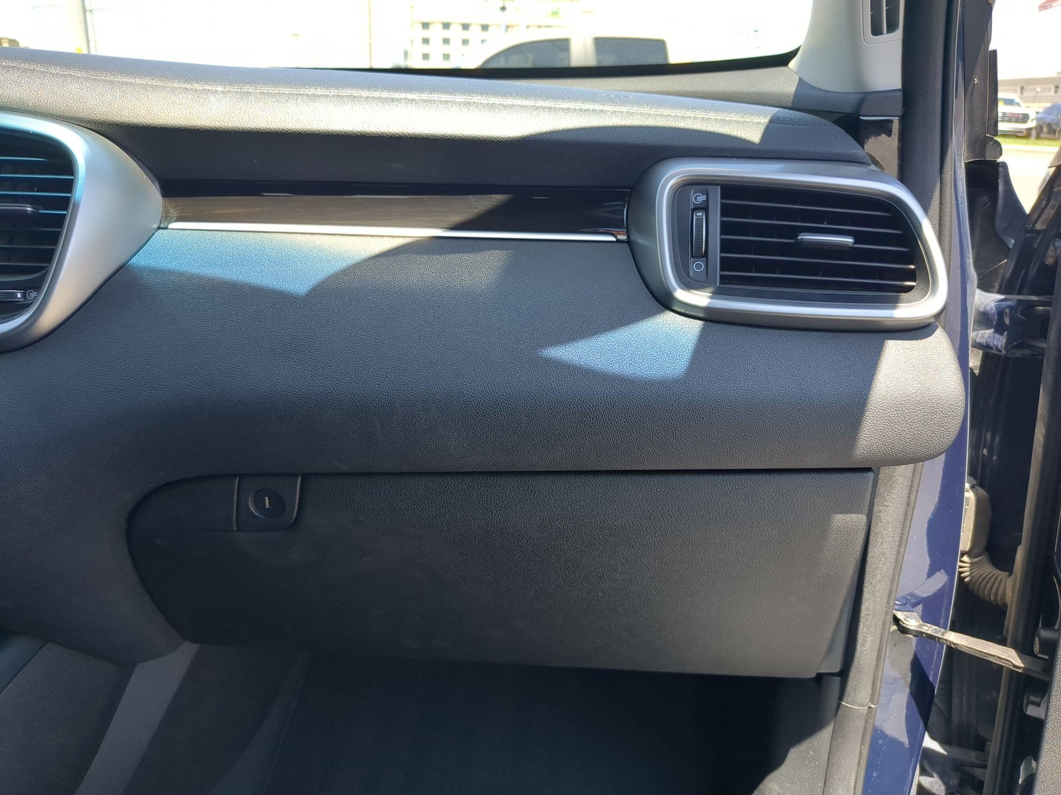 Used 2019 Blaze Blue Kia LX V6 image 29