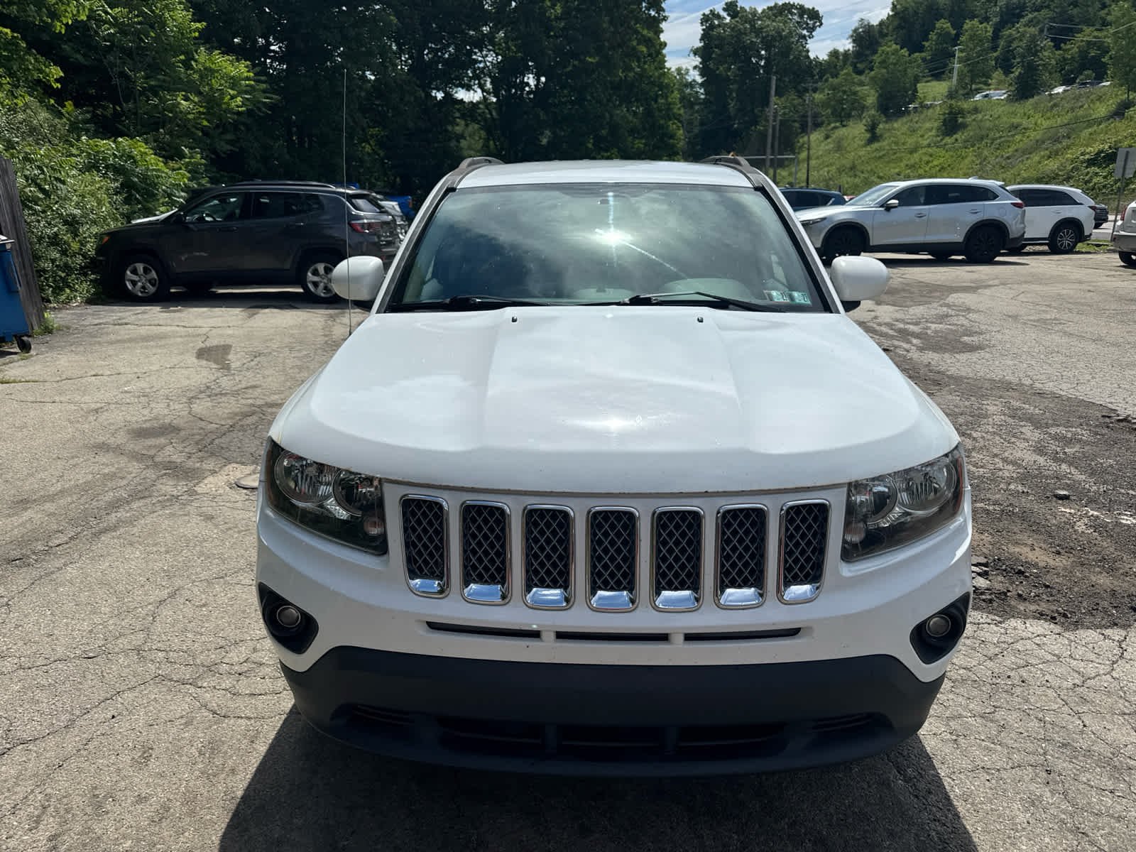 Used 2017 Bright White Clearcoat Jeep Latitude image 2