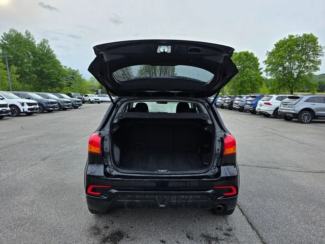 Used 2019 Labrador Black Metallic Mitsubishi 2.0 SE image 10