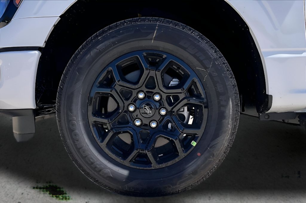 New 2026 Oxford White Ford XLT image 17