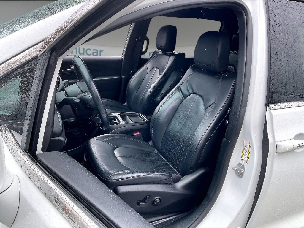 Used 2020 Bright White Clearcoat Chrysler Touring L image 9