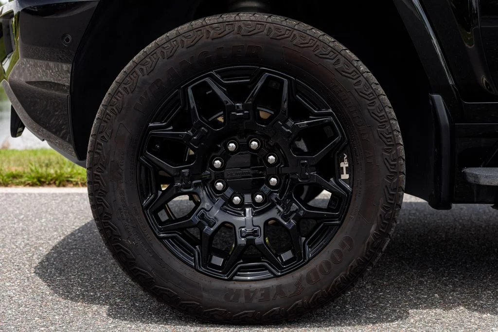 Used 2025 Black GMC 2X image 37