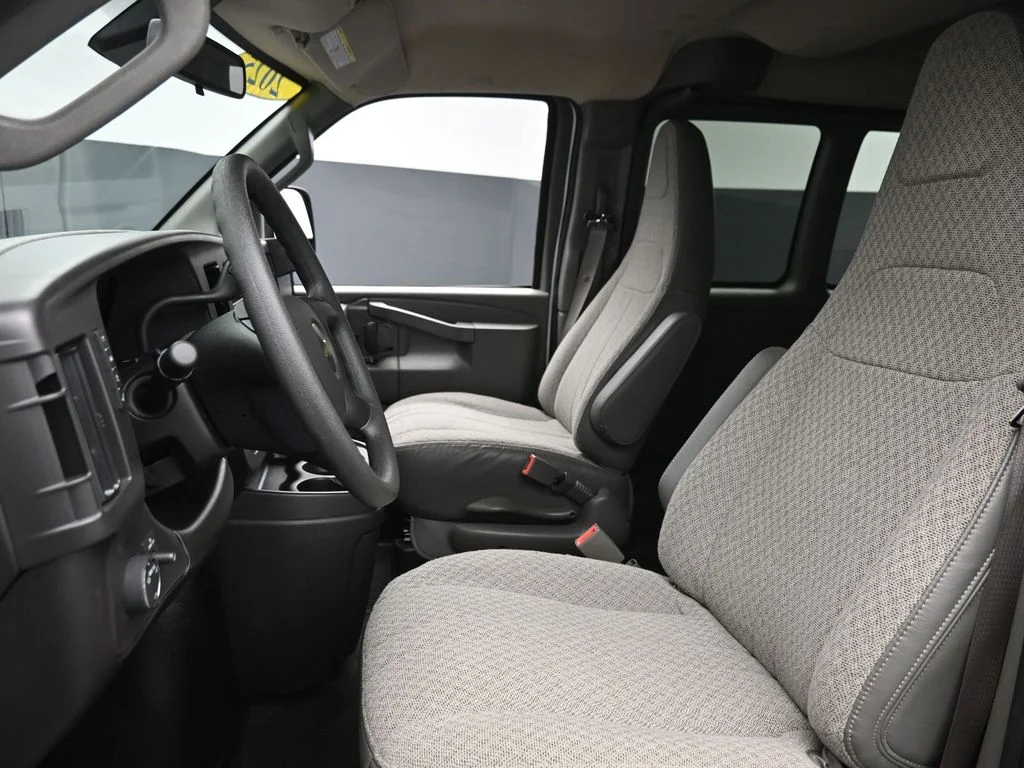 Used 2025 White Chevrolet LT image 14