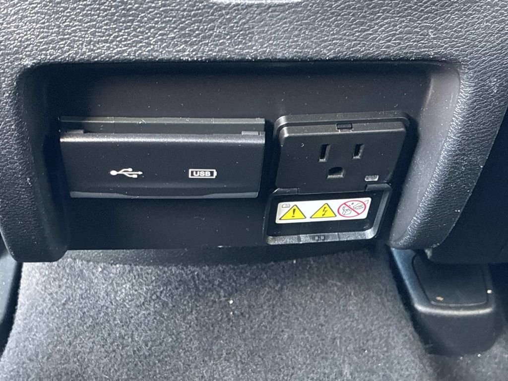 Used 2019 Black Jeep Latitude Plus image 17