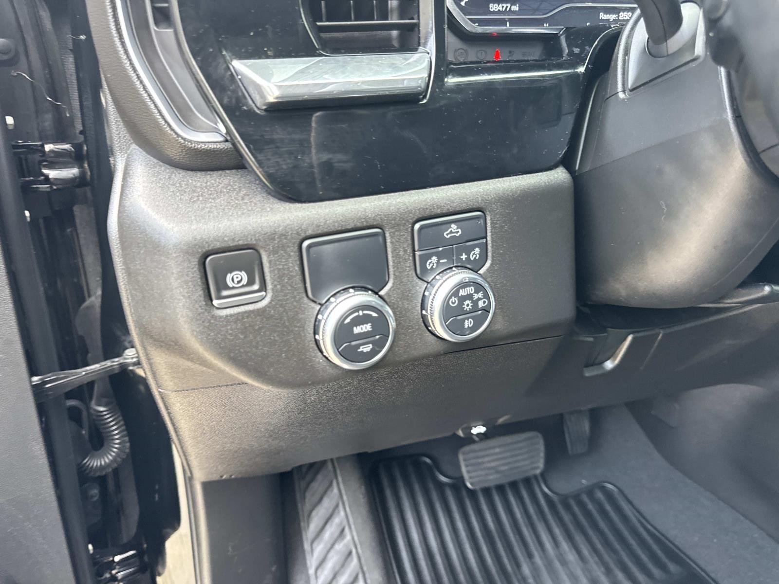 Used 2024 Onyx Black GMC Elevation image 20