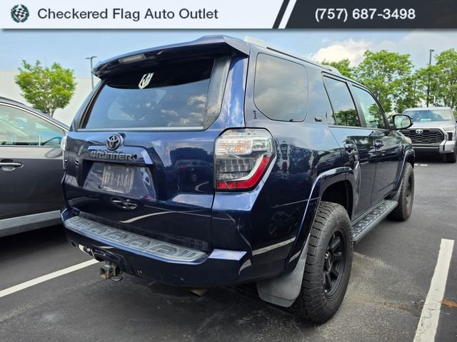 Used 2017 Nautical Blue Metallic Toyota SR5 image 6
