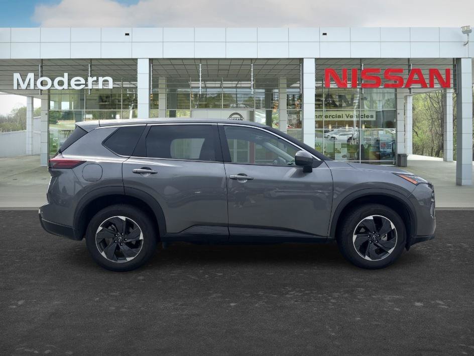Used 2025 Gun Metallic Nissan SV image 3