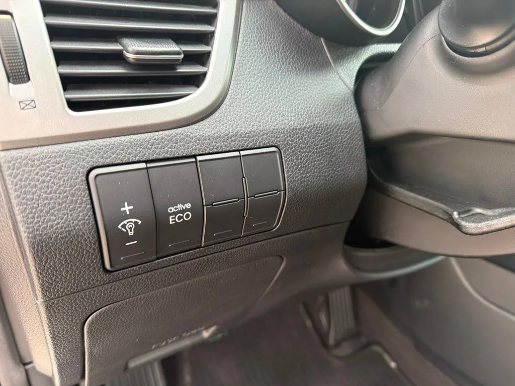 Used 2016 Silver Hyundai Base image 10