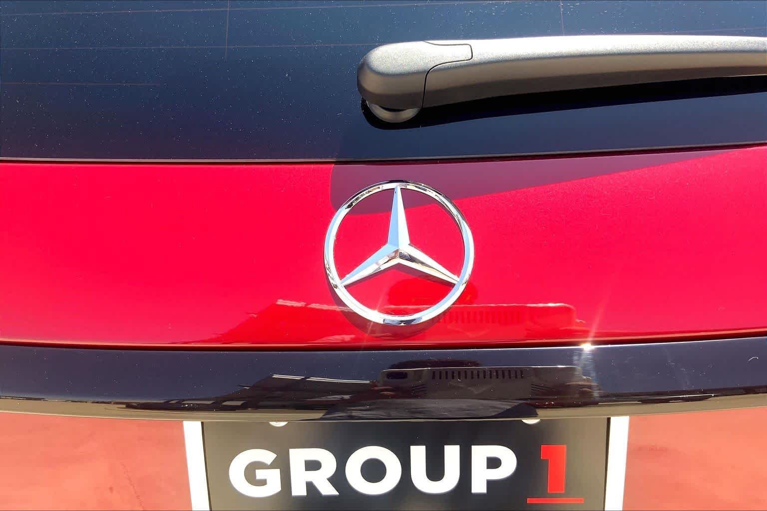 New 2026 MANUFAKTUR Patagonia Red Metallic Mercedes-Benz GLC 300 image 15