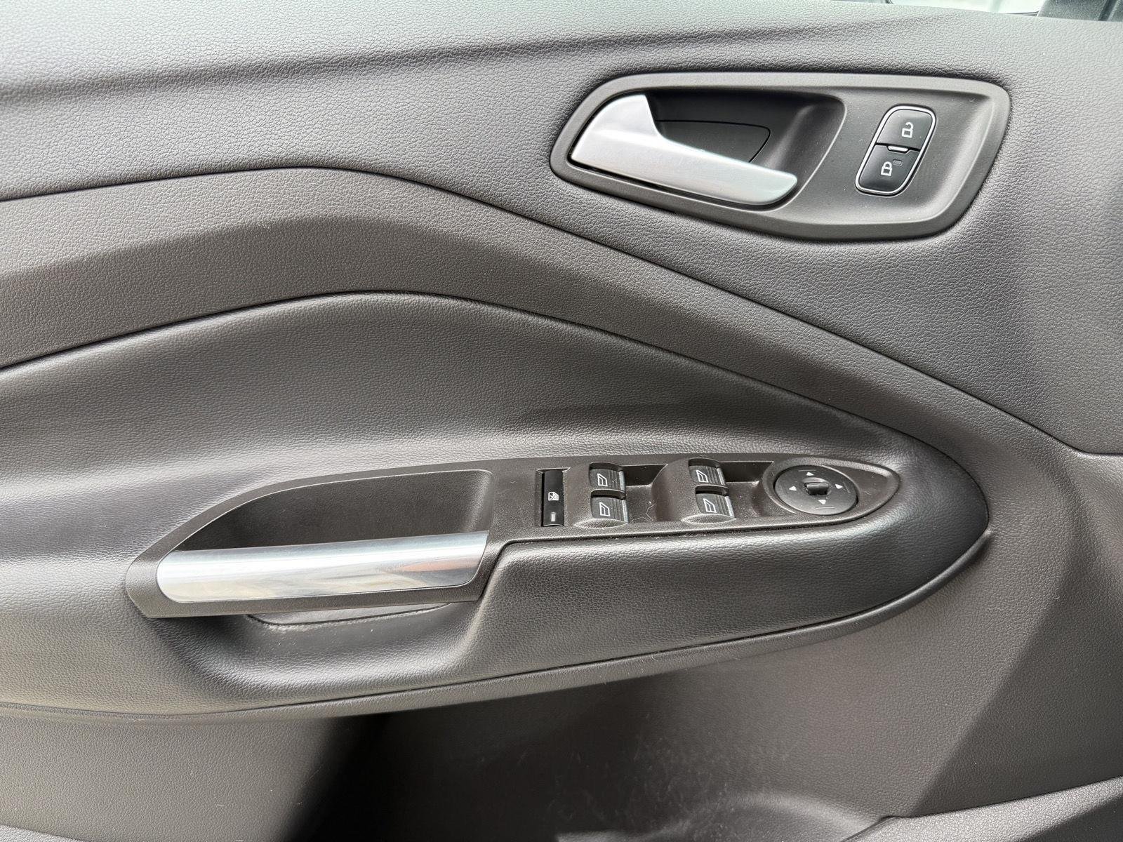 Used 2019 White Platinum Metallic Tri-Coat Ford SEL image 18