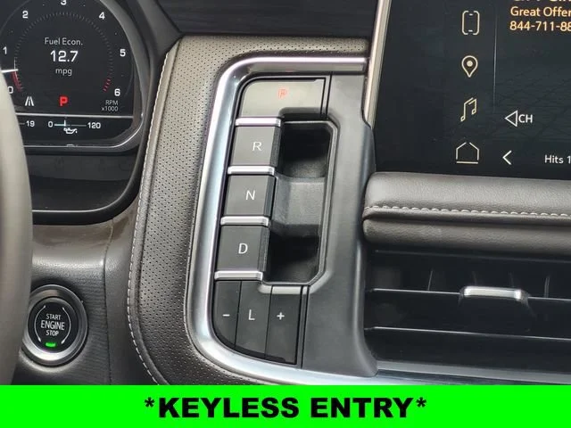 Used 2023 Pearl Beige Metallic GMC SLT image 17