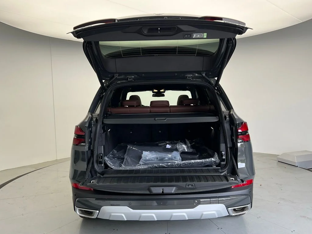 New 2026 Gray BMW xDrive40i image 5