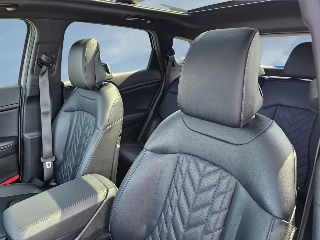 Used 2023 Wolf Gray/ebony B Kia X-Pro Prestige image 17