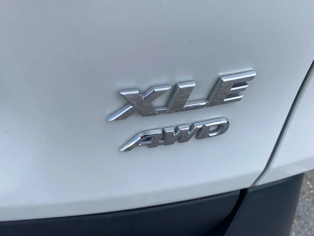 Used 2025 Beige Toyota XLE Premium image 14