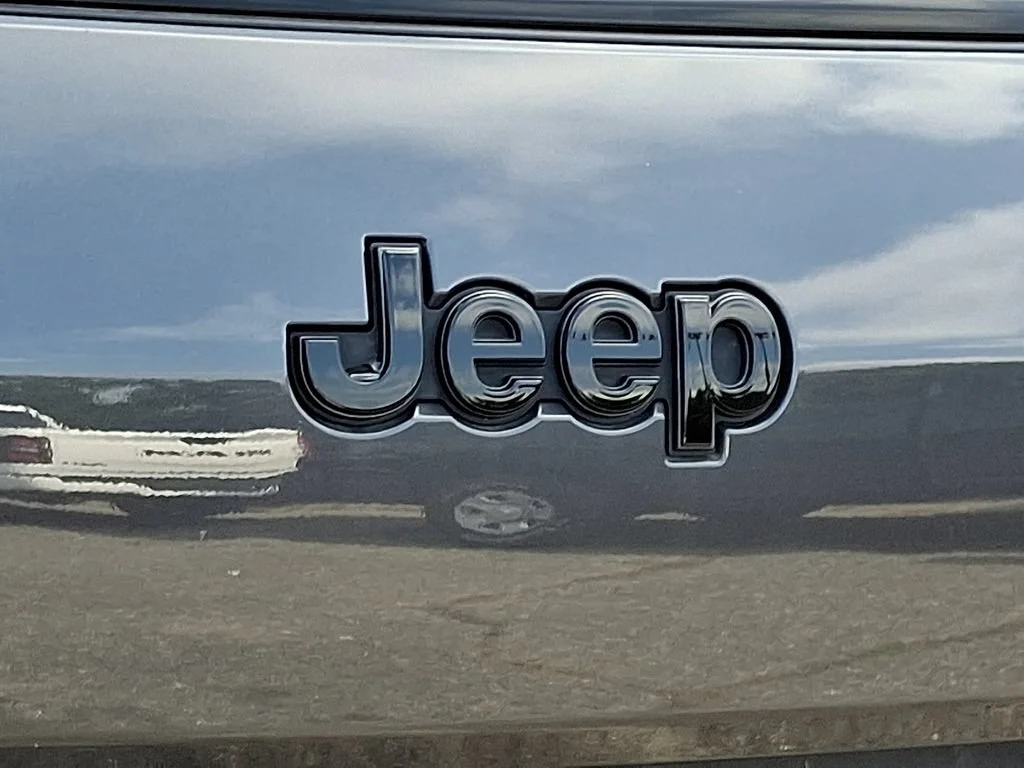 Used 2023 Gray Jeep Altitude 4x4 image 32