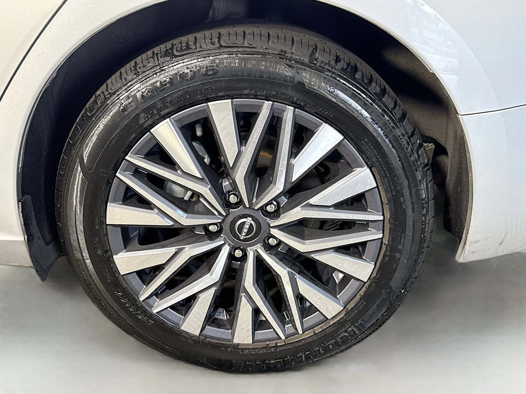 Used 2023 Brilliant Silver Metallic Nissan 2.5 SV image 33