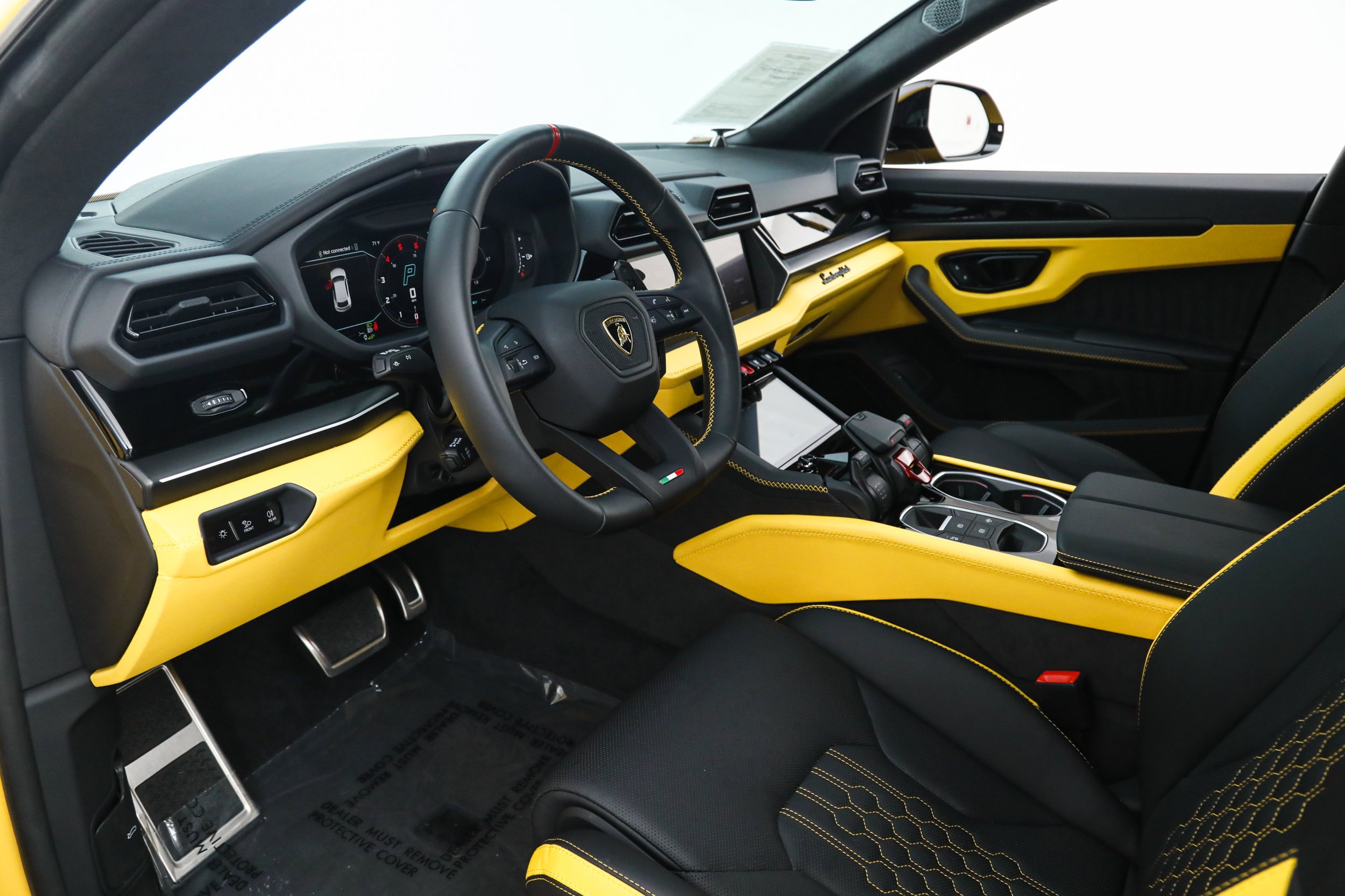Used 2025 Yellow Lamborghini SE image 23