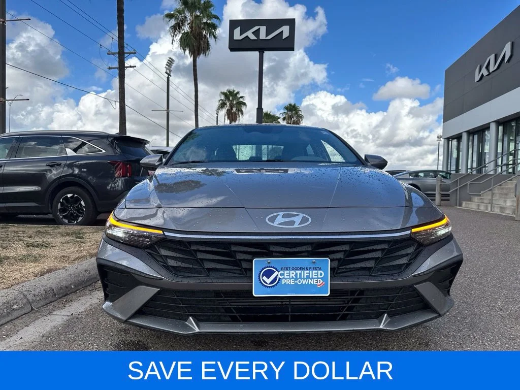 Used 2024  Hyundai SEL image 2