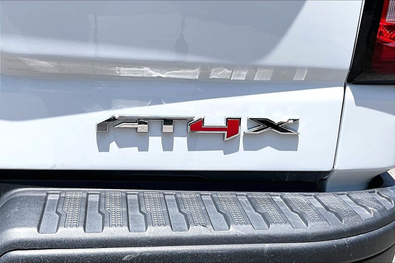 Used 2024 White GMC AT4X image 21