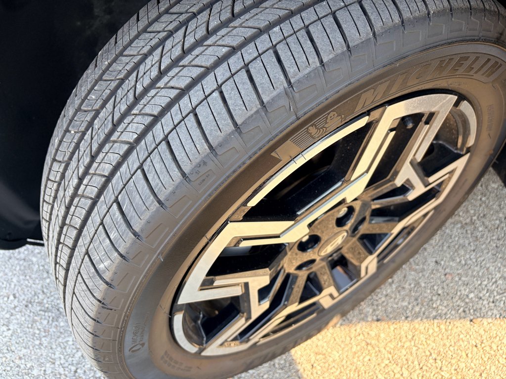 Certified Used 2025 Rockwood Green Hyundai Limited image 29