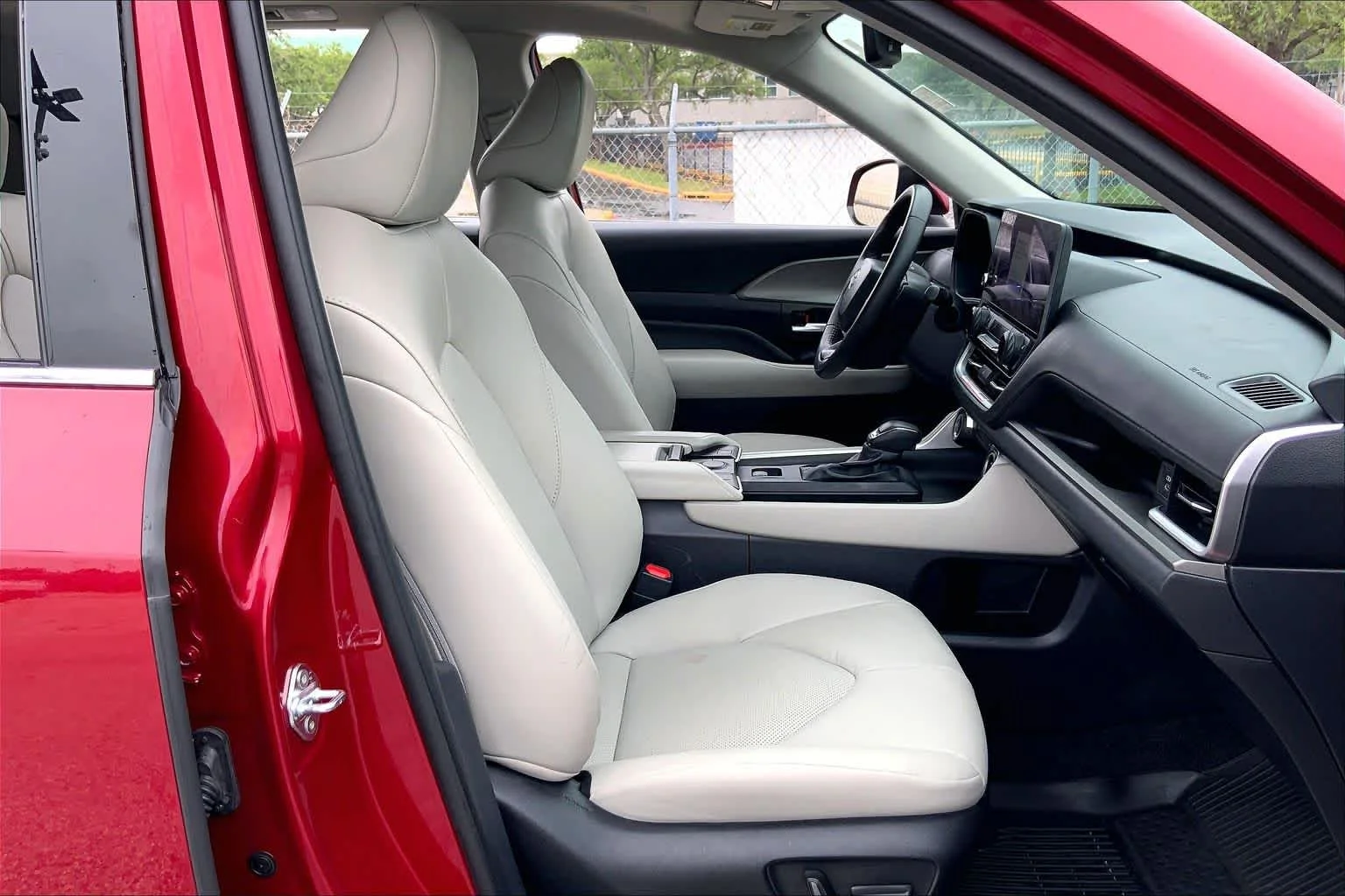 Used 2024 Ruby Flare Pearl Toyota XLE image 9