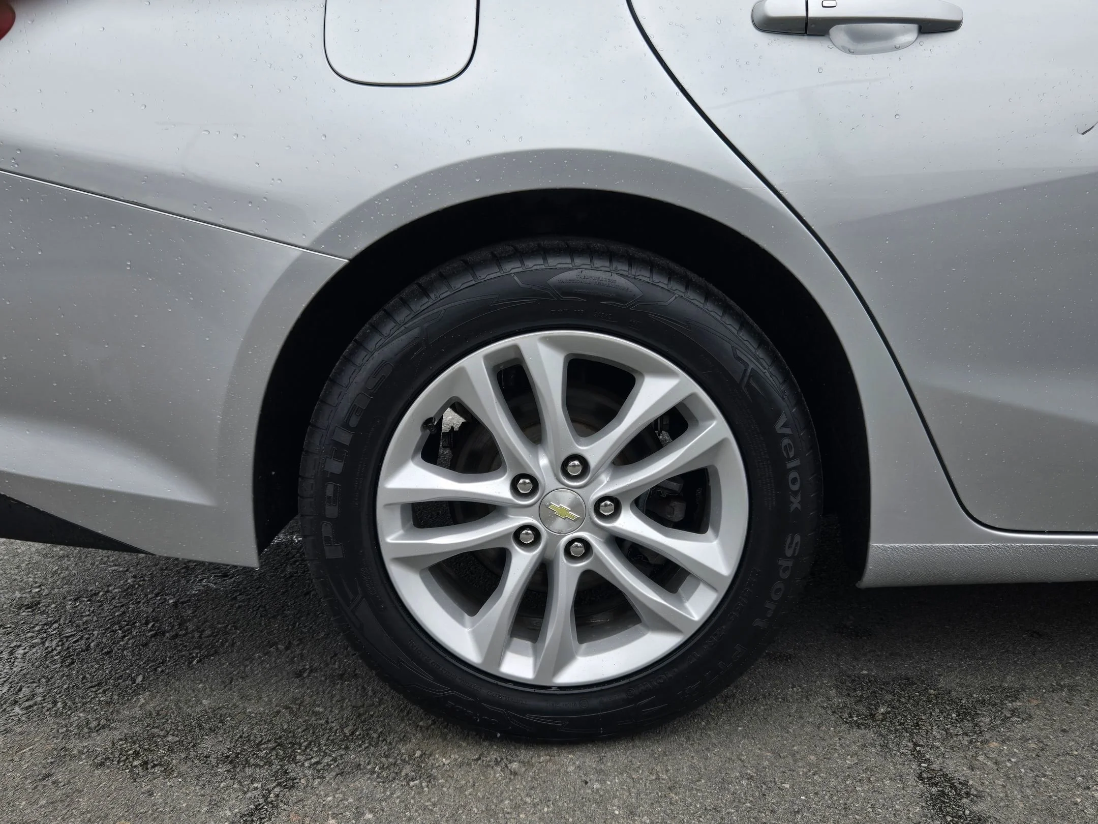 Used 2016 Silver Ice Metallic Chevrolet LT image 17