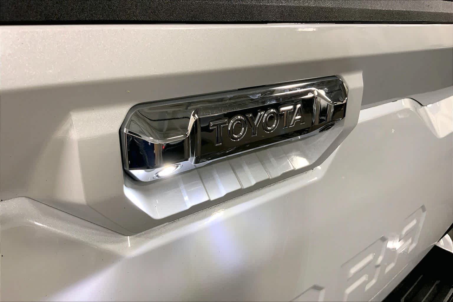 Used 2024 Wind Chill Pearl Toyota Limited image 31
