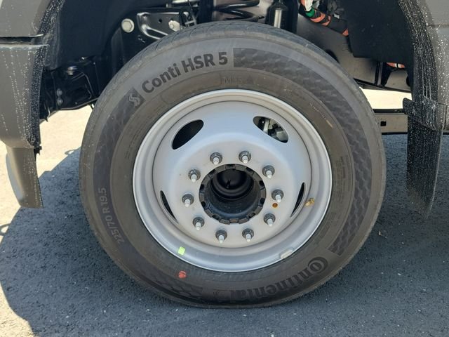 New 2026 Oxford White Ford F-550® XL image 25
