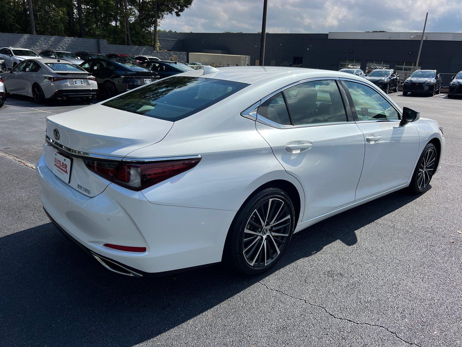 Used 2025 Eminent White Pearl Lexus Base image 5