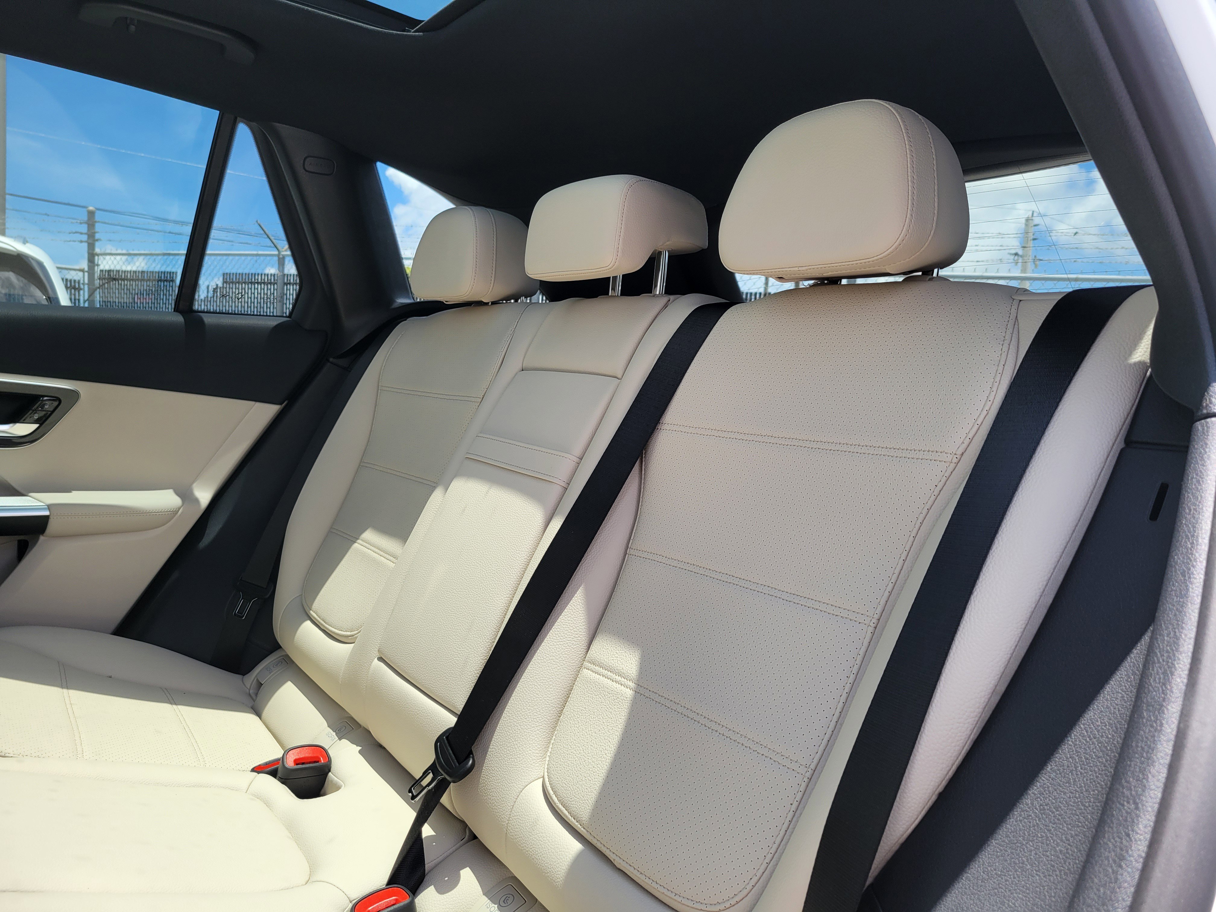 New 2026 Polar White Mercedes-Benz GLC 300 image 91