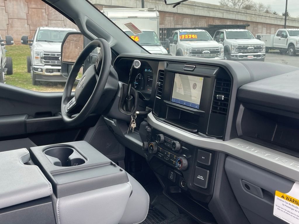 New 2026 Oxford White Ford F-350® XL image 17