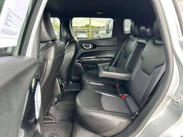 Used 2025 Silver Jeep Latitude image 17