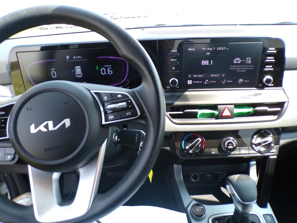 Used 2026 Snow White Pearl Kia LX image 28