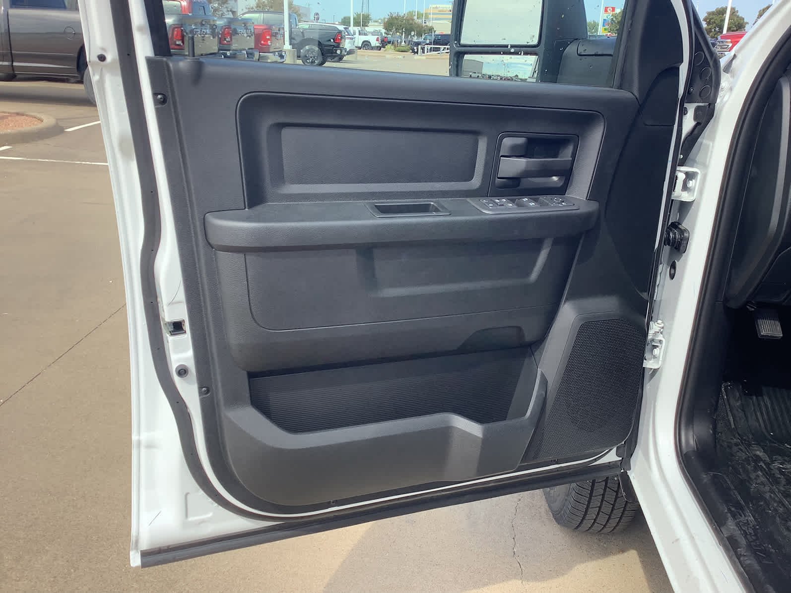 2026 RAM 3500 Chassis Tradesman - Photo 15