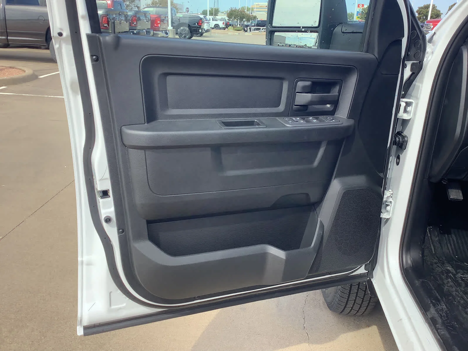 2026 RAM 3500 Chassis Tradesman - Photo 15