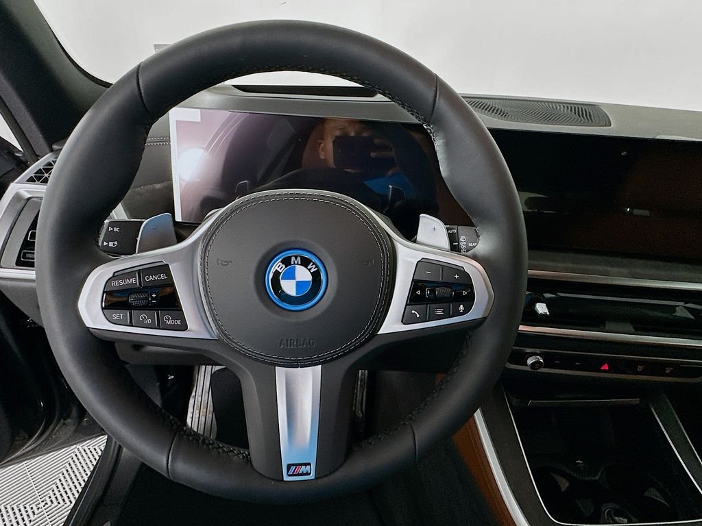 New 2026 Dravit Grey Metallic BMW xDrive50e image 10