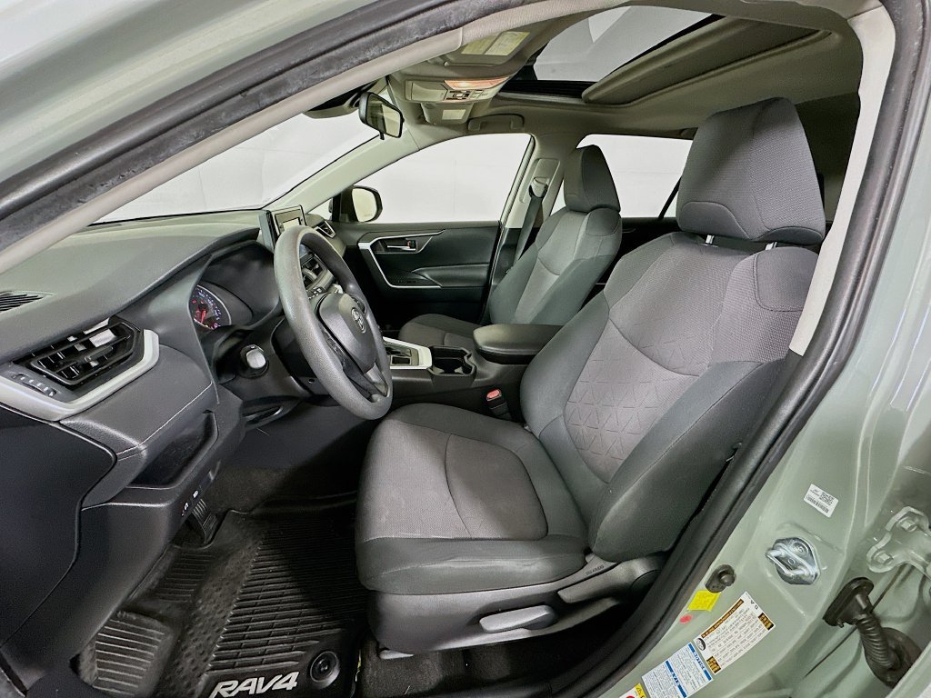 Used 2019  Toyota XLE image 20