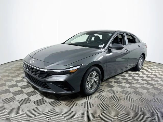 New 2026 Hyundai ELANTRA SE