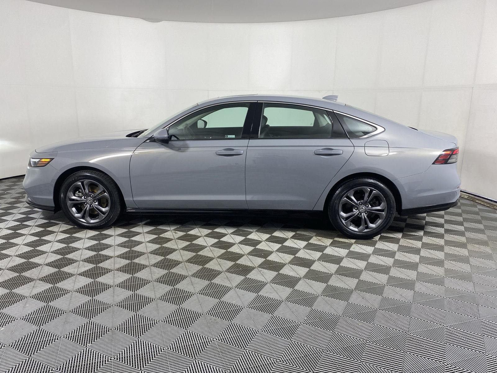 Used 2024 Urban Gray Pearl Honda EX-L image 4